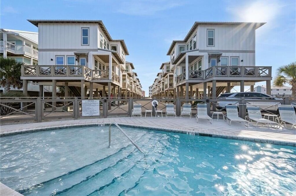 Laguna Paradise