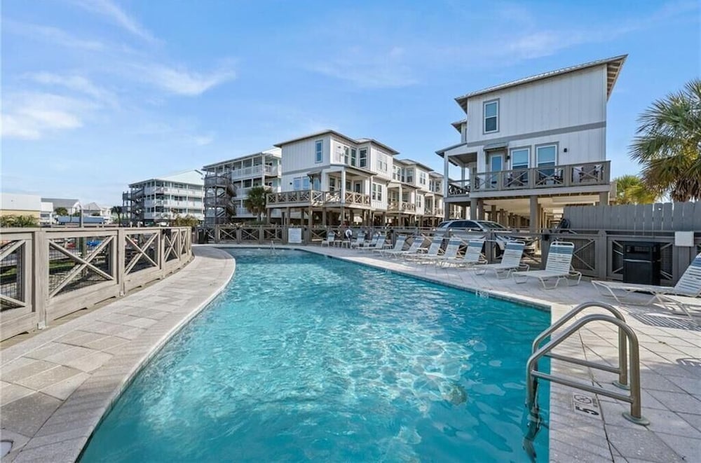 Laguna Paradise