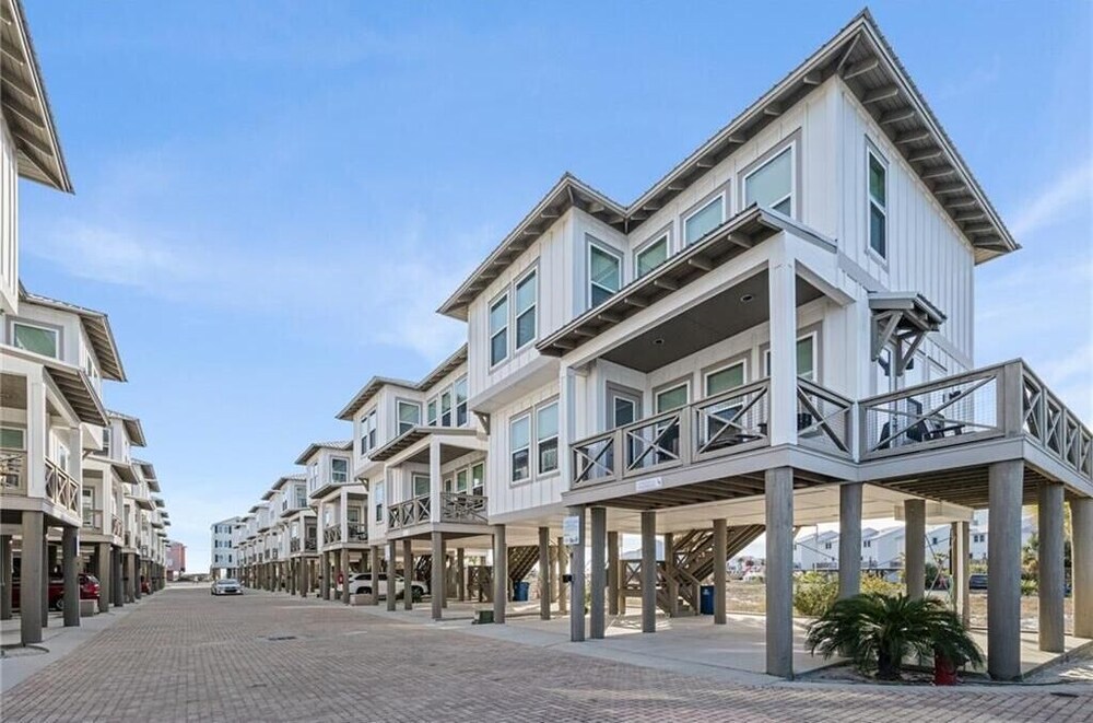 Laguna Paradise