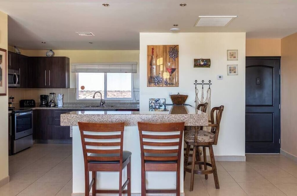 Peaceful Condo With Ocean View