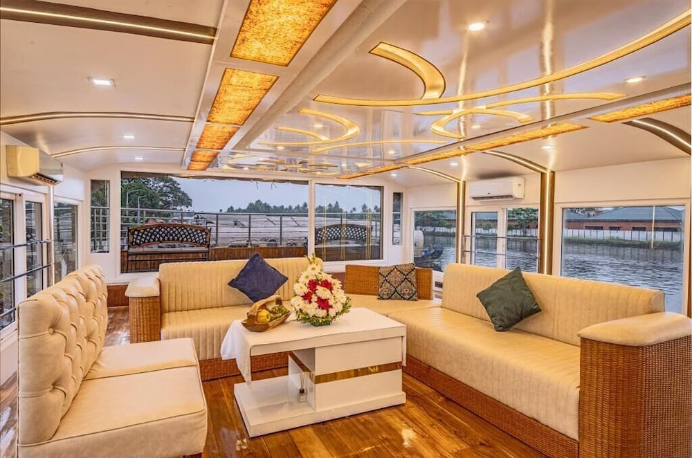 Cosy Houseboats