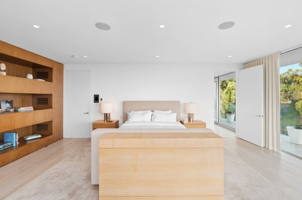 Beverly Grove - Image 4