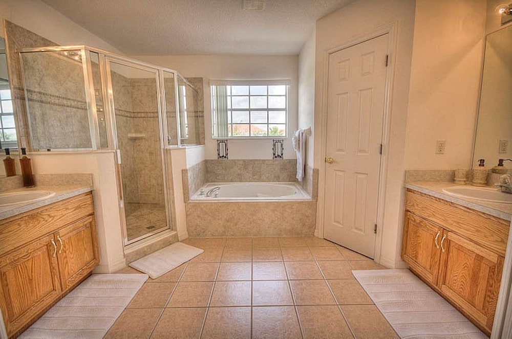 Charming 4-bedroom Villa With Pool & Spa, Only 15 Minutes From Disney!