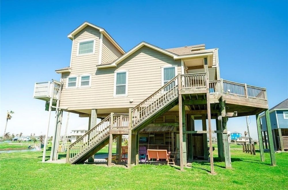 Family Tides 4 Bedroom Home by RedAwning view 5