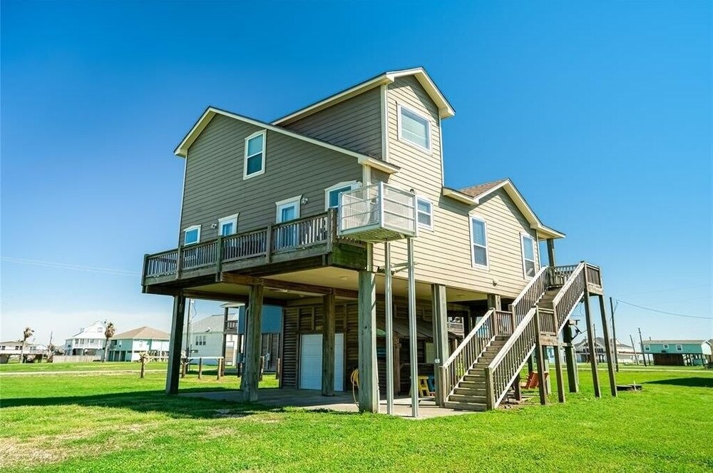 Family Tides 4 Bedroom Home by RedAwning view 2