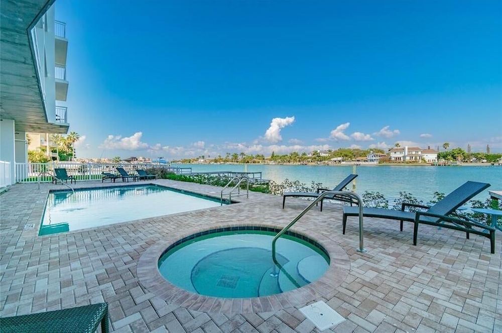 Oceana 204 East