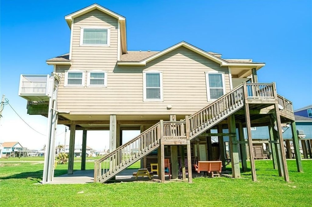 Family Tides 4 Bedroom Home by RedAwning view 3