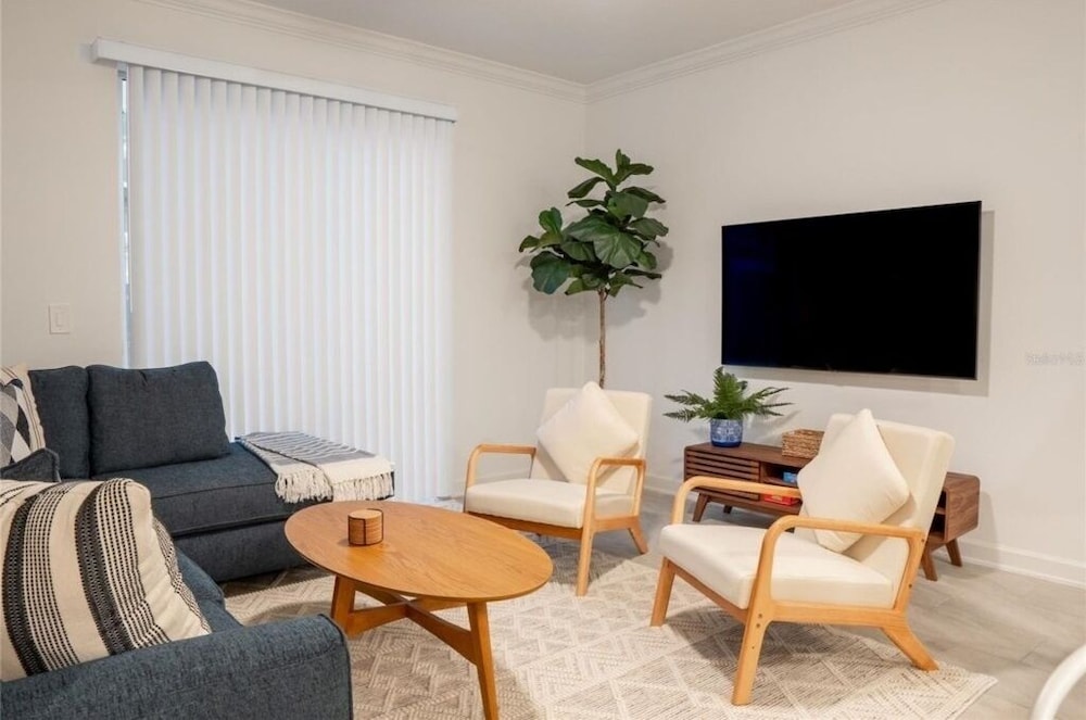 Stunning 4 Bed Townhome With Splash Pool-1160ks 4 Bedroom Townhouse