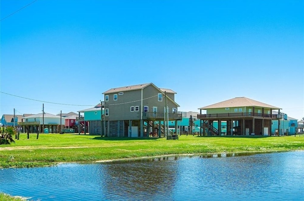 Family Tides 4 Bedroom Home by RedAwning view 4