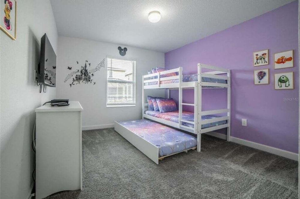 Stunning 4 Bed Townhome Pool & Waterpark 4 Bedroom Townhouse