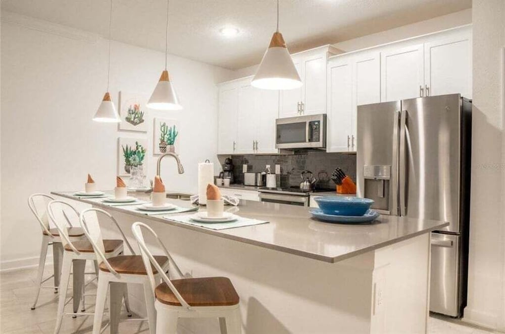 Stunning 4 Bed Townhome Pool & Waterpark 4 Bedroom Townhouse
