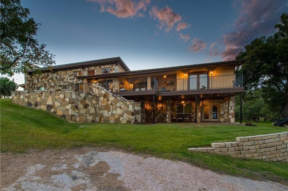 Hillview Estate
