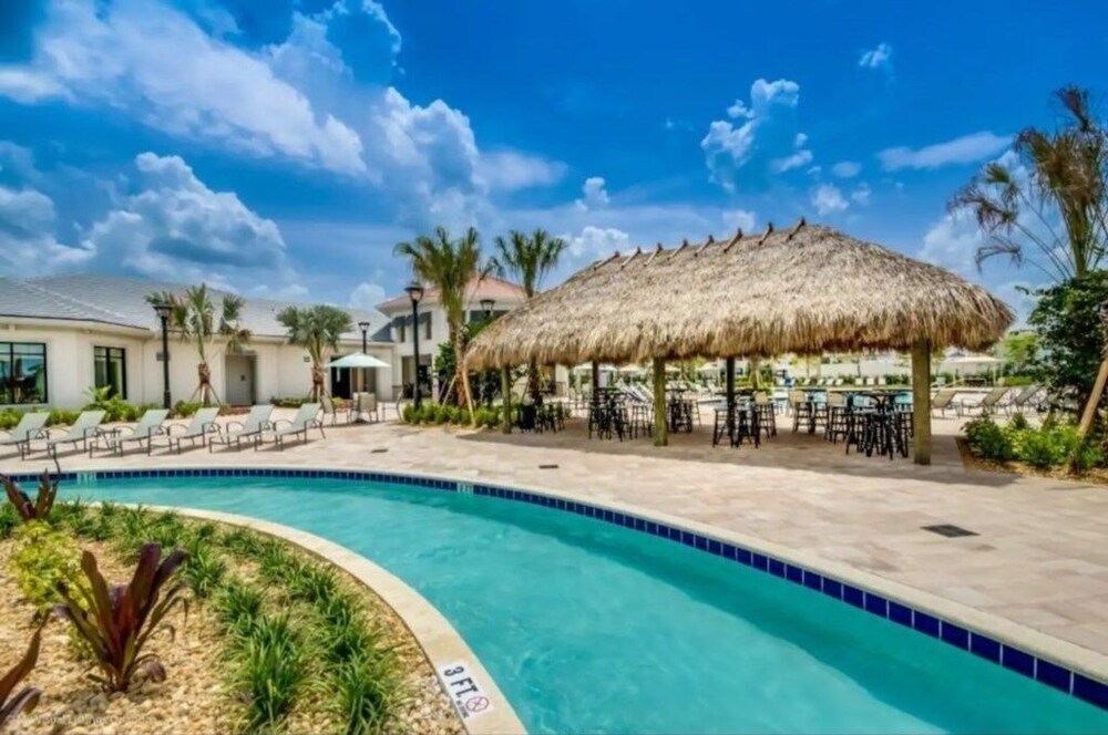 4710kings 6 Bedroom Villa by RedAwning