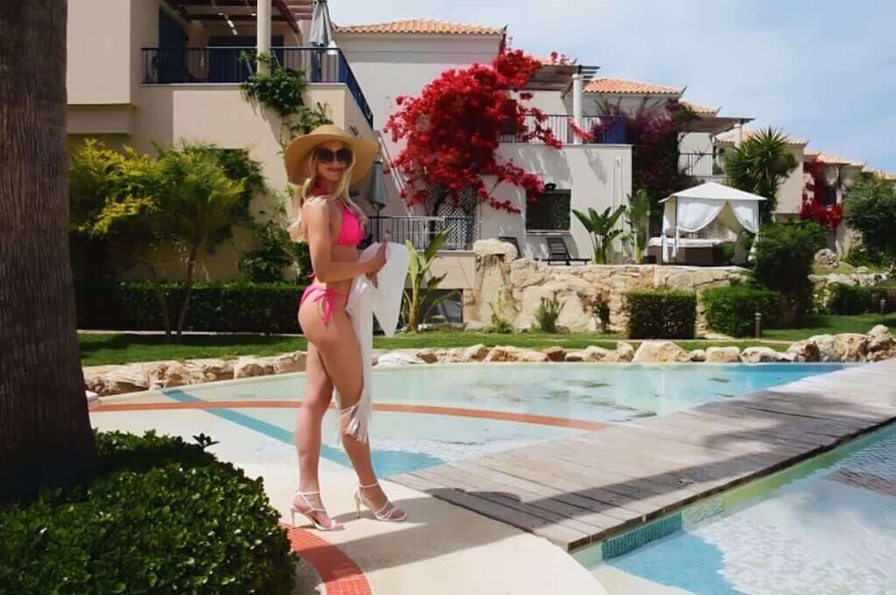 Cassiopeia 1BR Apt on Beach with Pool