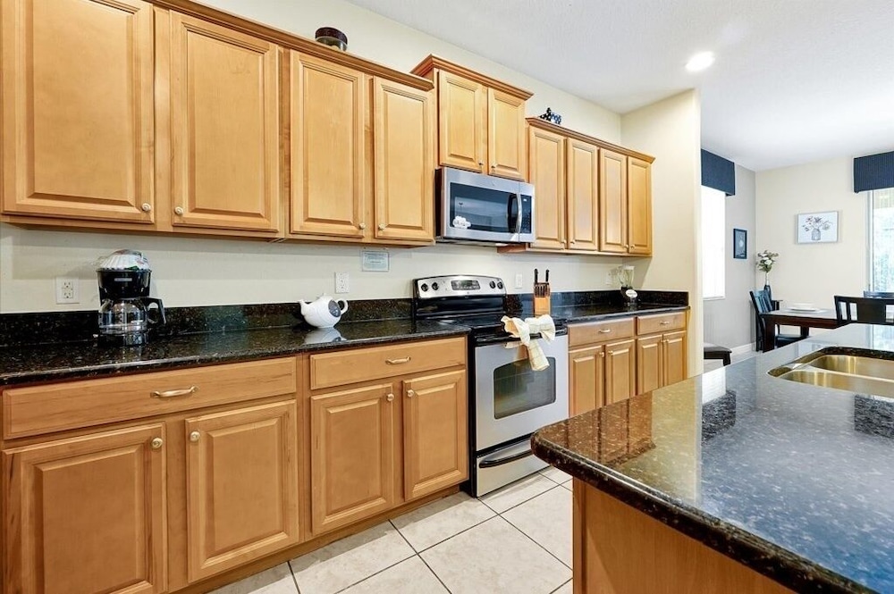 Spacious Vacation Home, No Rear Neighbors! Close To Clubhouse,bbq, Resort Community 6 Bedroom Home