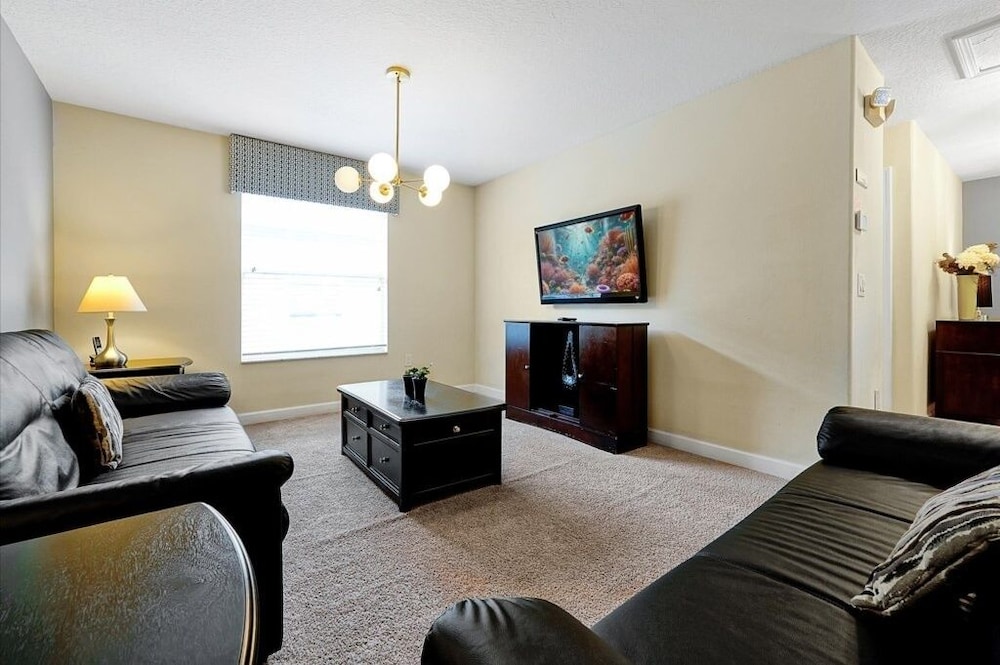 Spacious Vacation Home, No Rear Neighbors! Close To Clubhouse,bbq, Resort Community 6 Bedroom Home