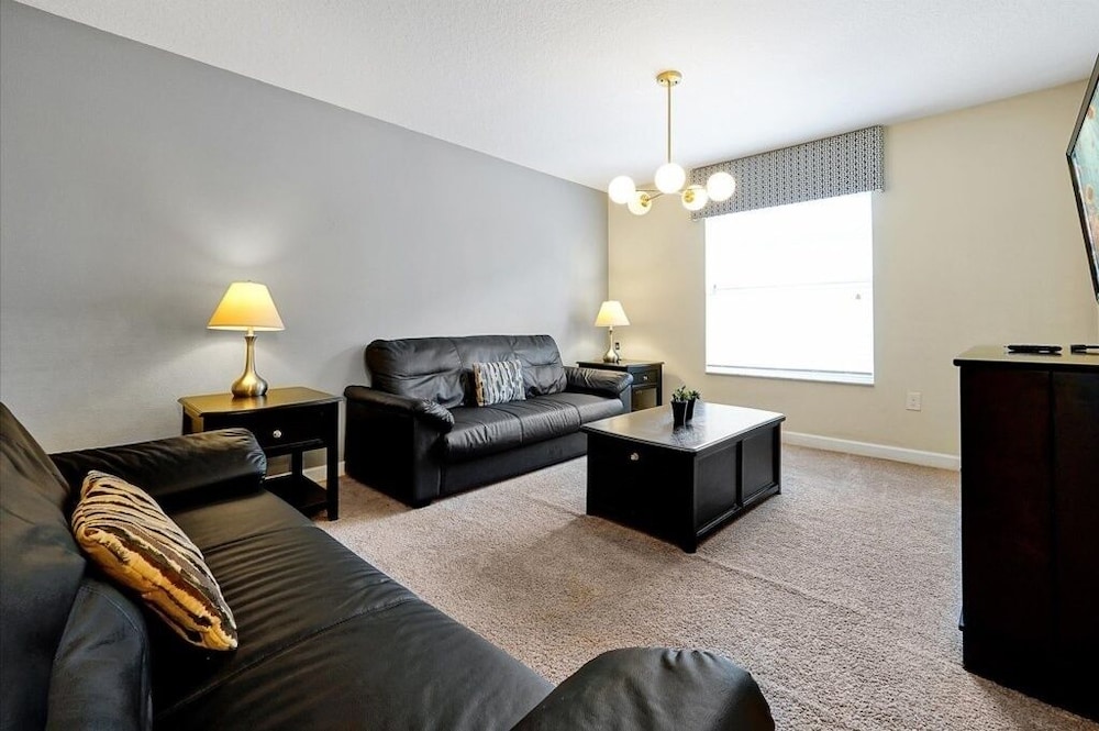 Spacious Vacation Home, No Rear Neighbors! Close To Clubhouse,bbq, Resort Community 6 Bedroom Home