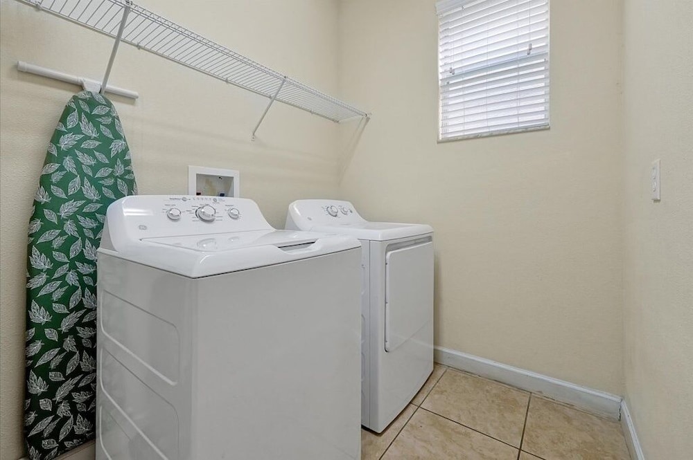 Spacious Vacation Home, No Rear Neighbors! Close To Clubhouse,bbq, Resort Community 6 Bedroom Home