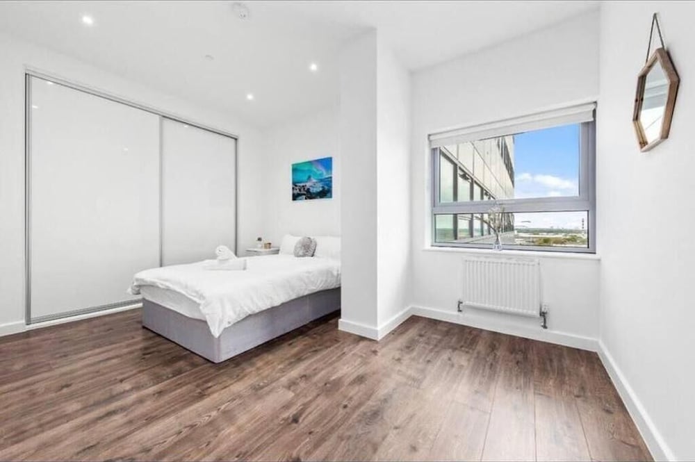 Captivating 1-bed Apartment 15 min to Londonbridge view 2