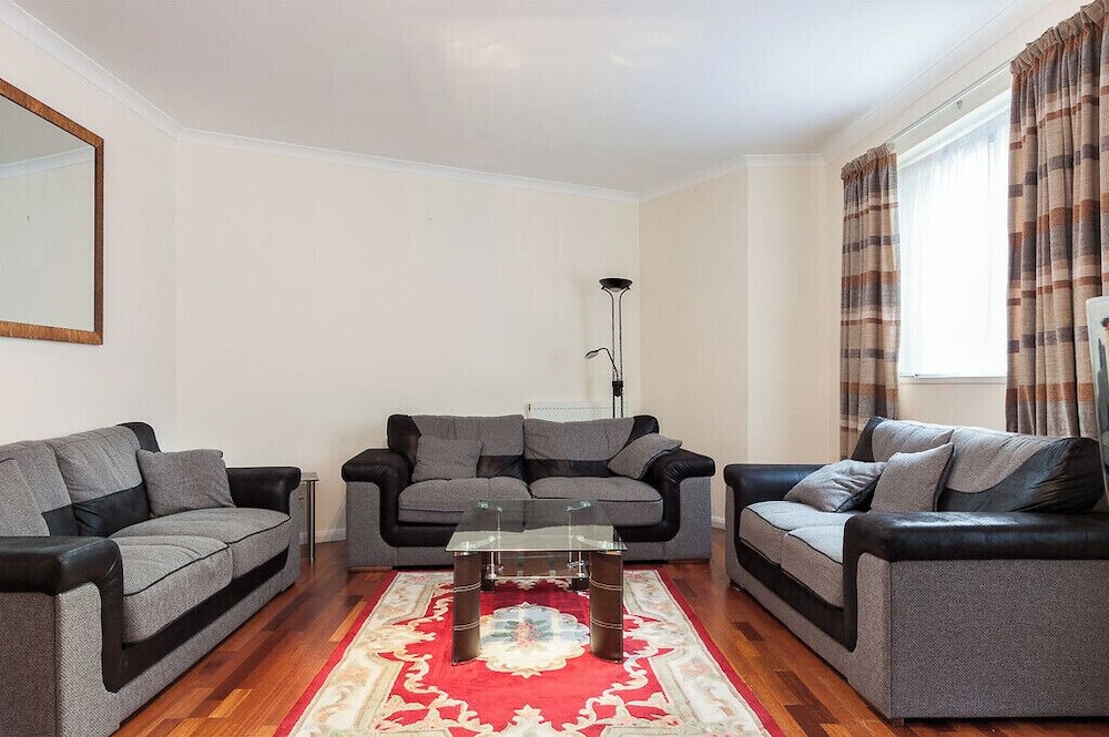 Luxury Villa 6 Bedrooms Next to Marble Arch
