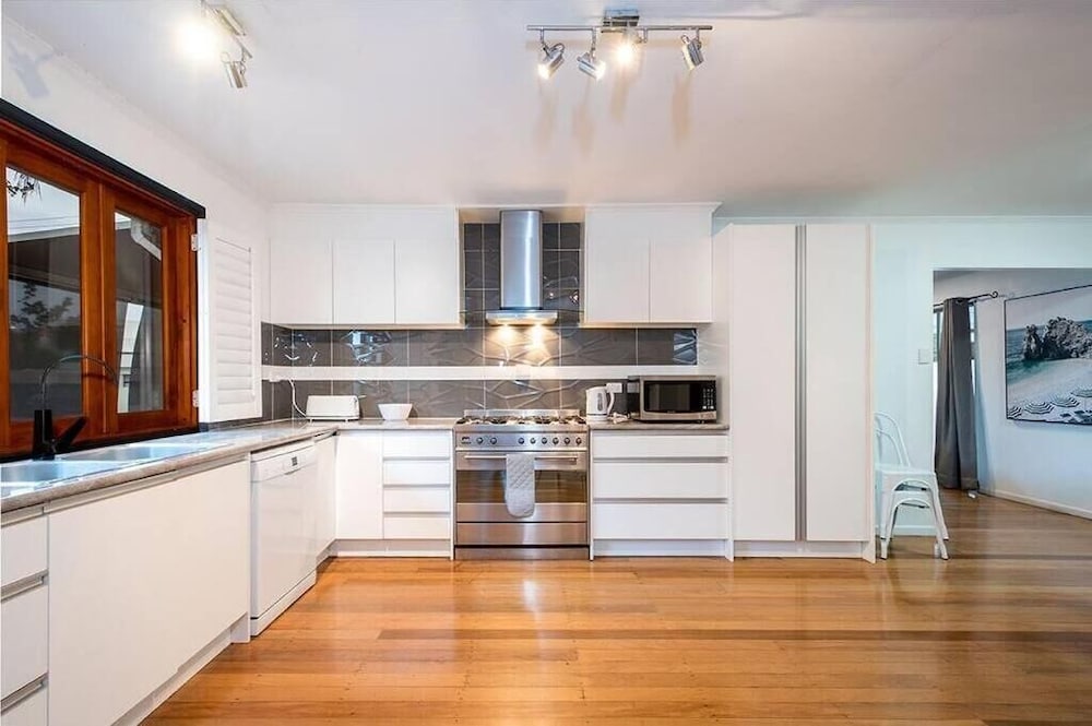 4 BDRM Pet Friendly Home 200m to Creek
