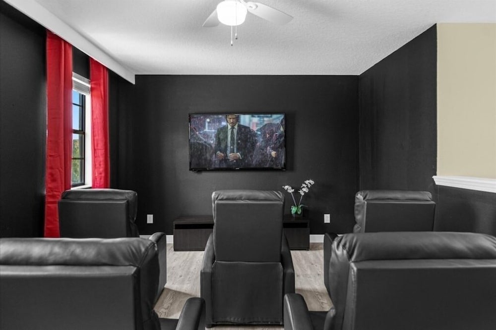 5 Bedrooms S / Champions Gate Home by RedAwning