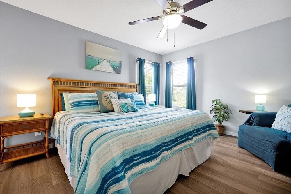 Emerald Island Resort 6 Bed Pool & Spa 6 Bedroom Villa