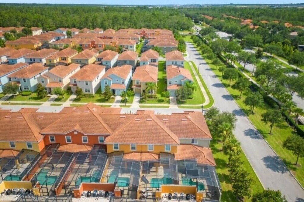 Sunny Paradise Retreat At Paradise Palms By Shine Villas 4 Bedroom Townhouse