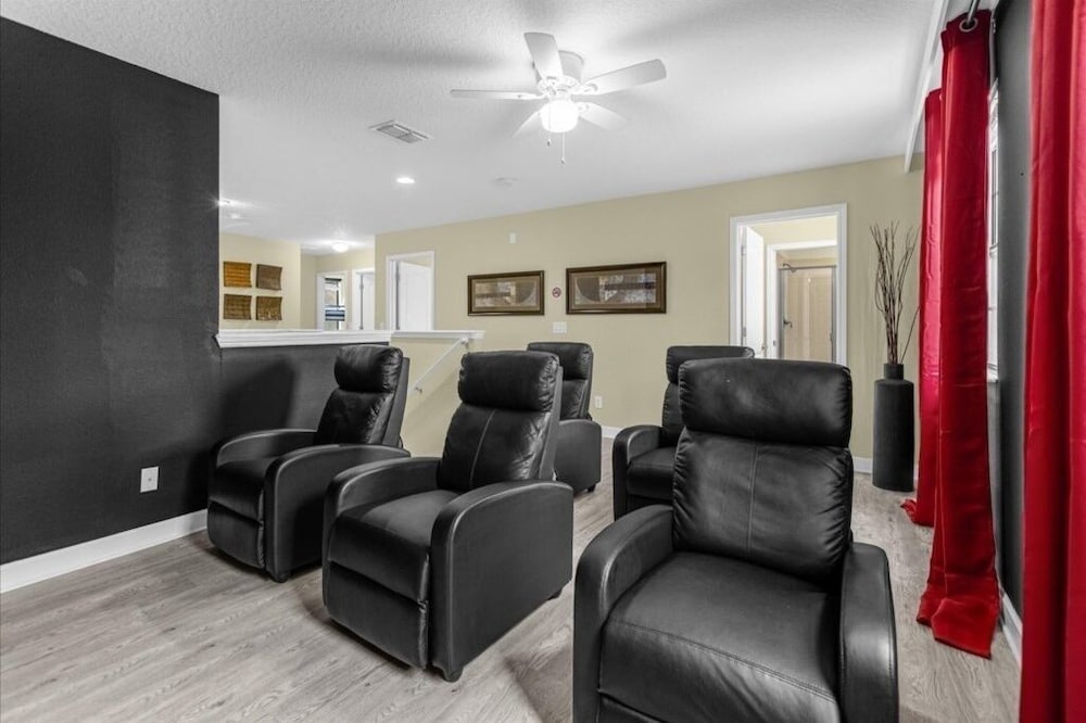 5 Bedrooms S / Champions Gate Home by RedAwning