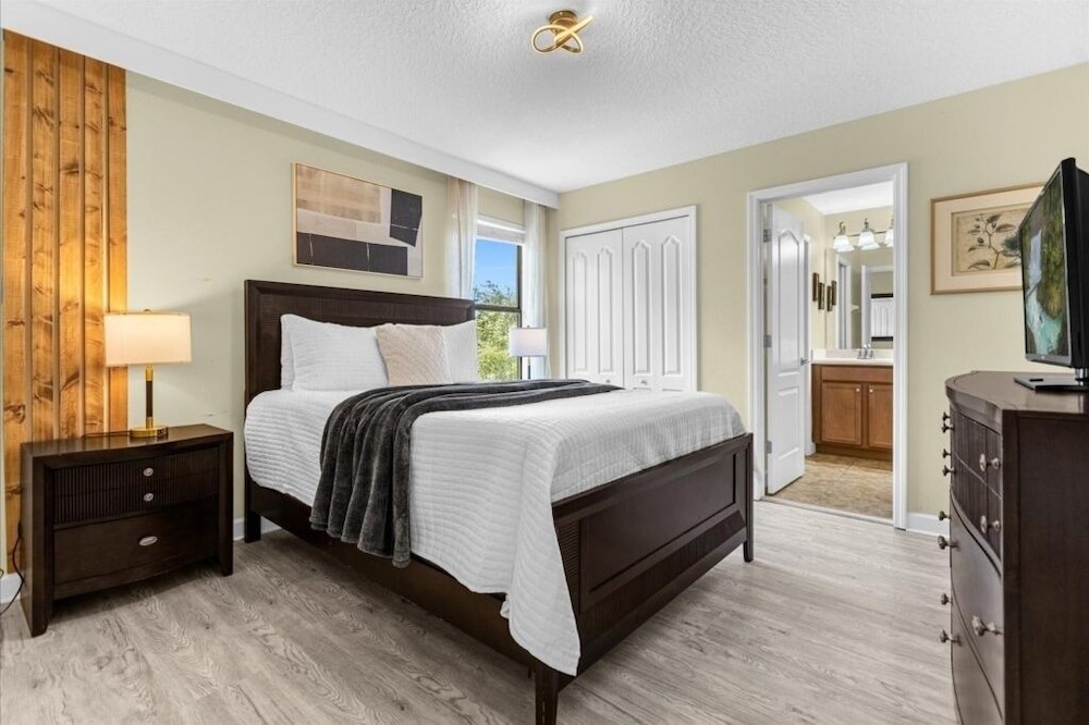 5 Bedrooms S / Champions Gate Home by RedAwning