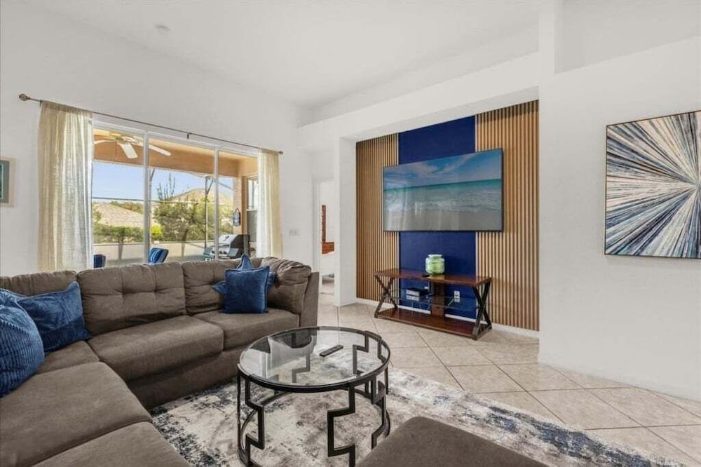 4 Bed Luxury Quiet & Private Home! 4 Bedroom Villa