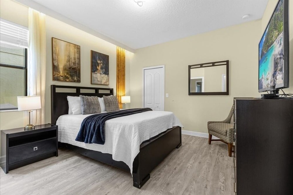 5 Bedrooms S / Champions Gate Home by RedAwning