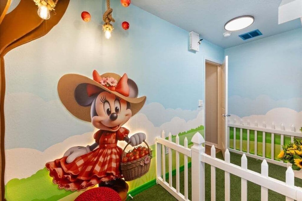 Mickey's Movie Mogul Theme Fun House! 7 Bedroom Villa