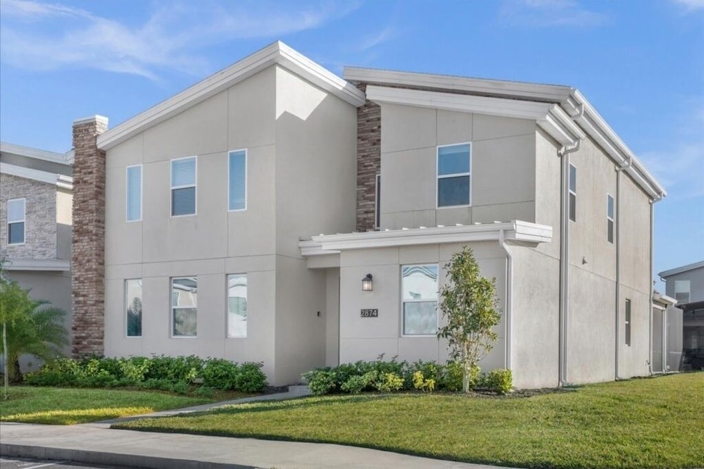 9 Bed Home Storey Lake 9 Bedroom Home by RedAwning