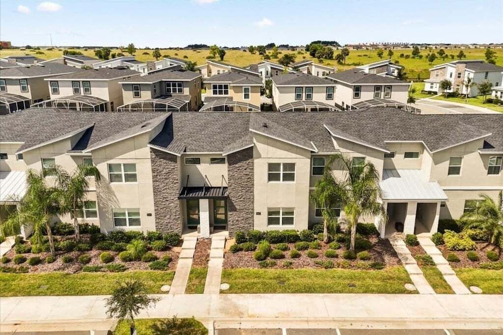 4 Bed Town Home With Pool Champions Gate 4 Bedroom Townhouse