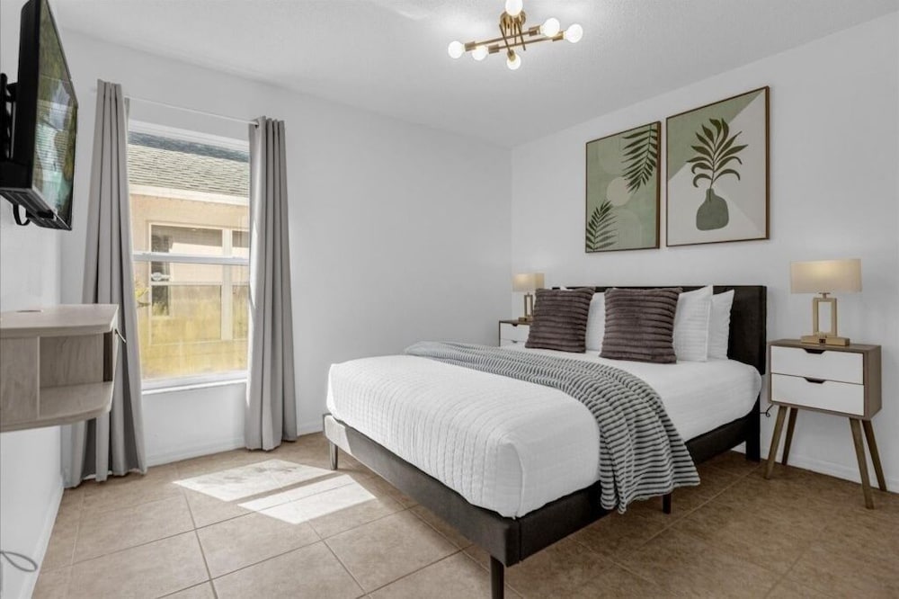 3 Bedrooms S / Lake Berkley Home by RedAwning view 4