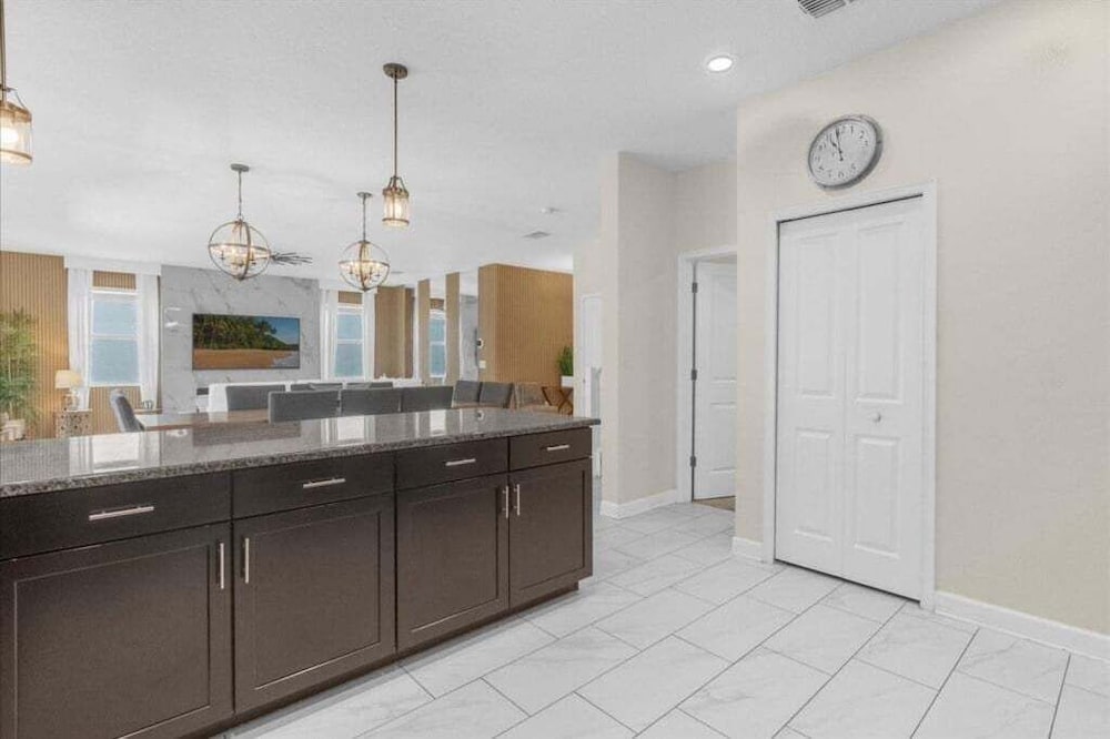 Star Wars & More Large Private Pool Lanai Home! 6 Bedroom Villa