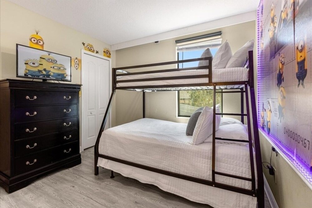 5 Bedrooms S / Champions Gate Home by RedAwning