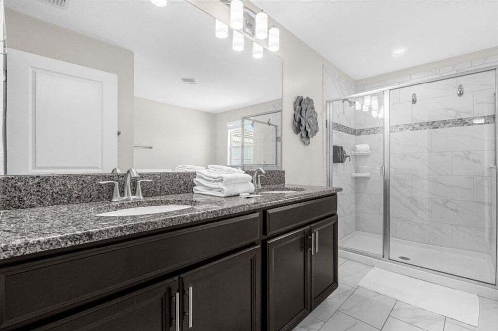 Star Wars & More Large Private Pool Lanai Home! 6 Bedroom Villa