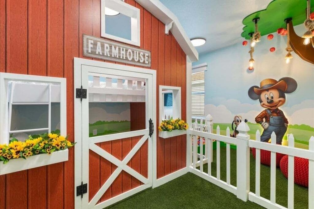 Mickey's Movie Mogul Theme Fun House! 7 Bedroom Villa