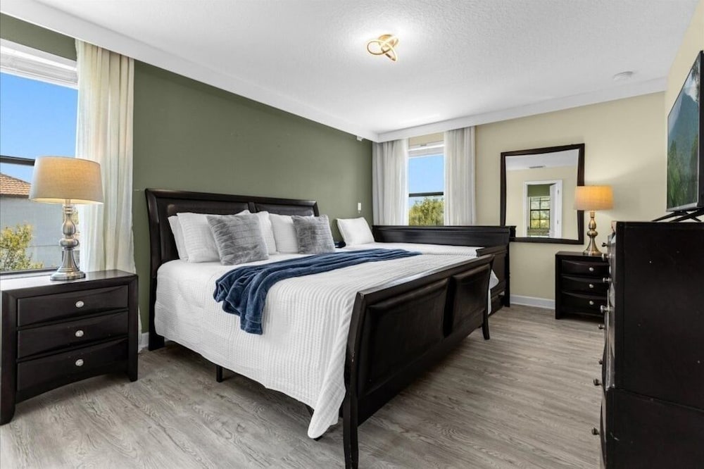 5 Bedrooms S / Champions Gate Home by RedAwning
