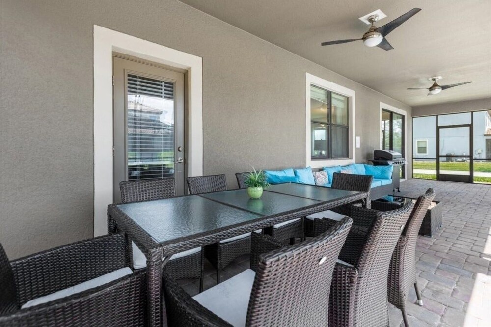 5 Bedrooms S / Champions Gate Home by RedAwning