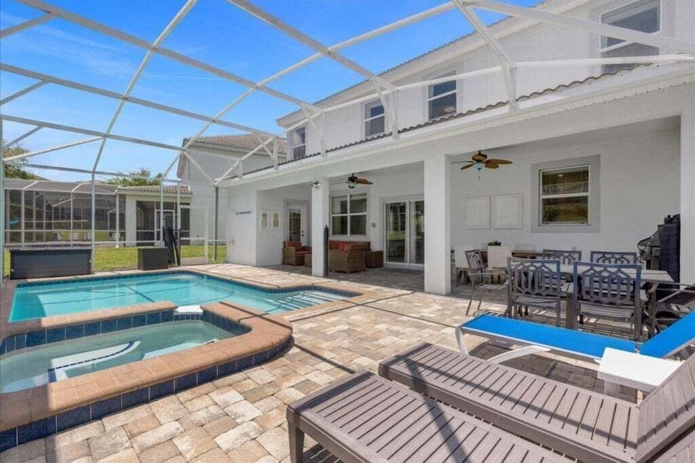 Star Wars & More Large Private Pool Lanai Home! 6 Bedroom Villa