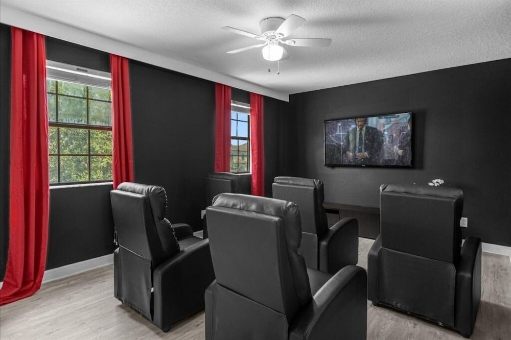 5 Bedrooms S / Champions Gate Home by RedAwning