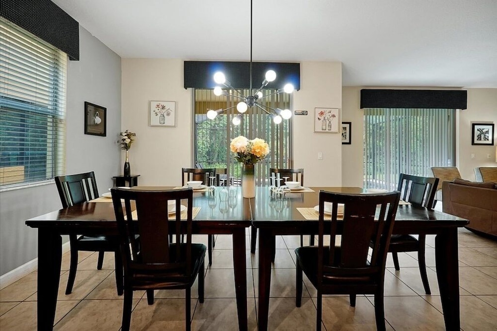 Spacious Vacation Home, No Rear Neighbors! Close To Clubhouse,bbq, Resort Community 6 Bedroom Home