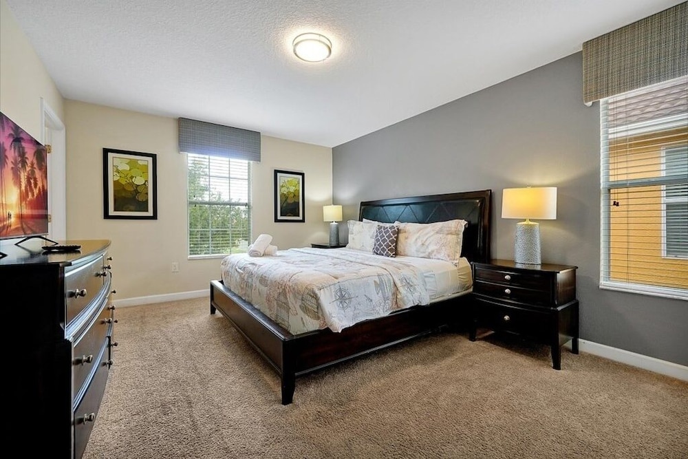Spacious Vacation Home, No Rear Neighbors! Close To Clubhouse,bbq, Resort Community 6 Bedroom Home