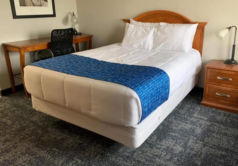 Travelodge by Wyndham Lincoln Northeast view 4