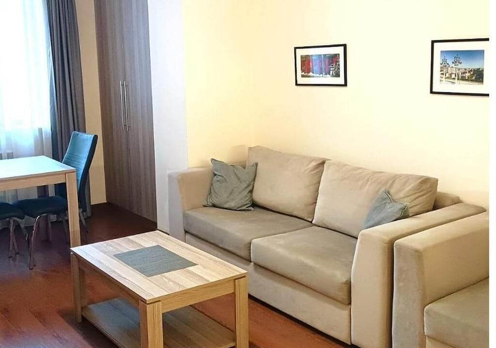 1bdr luxury apartment