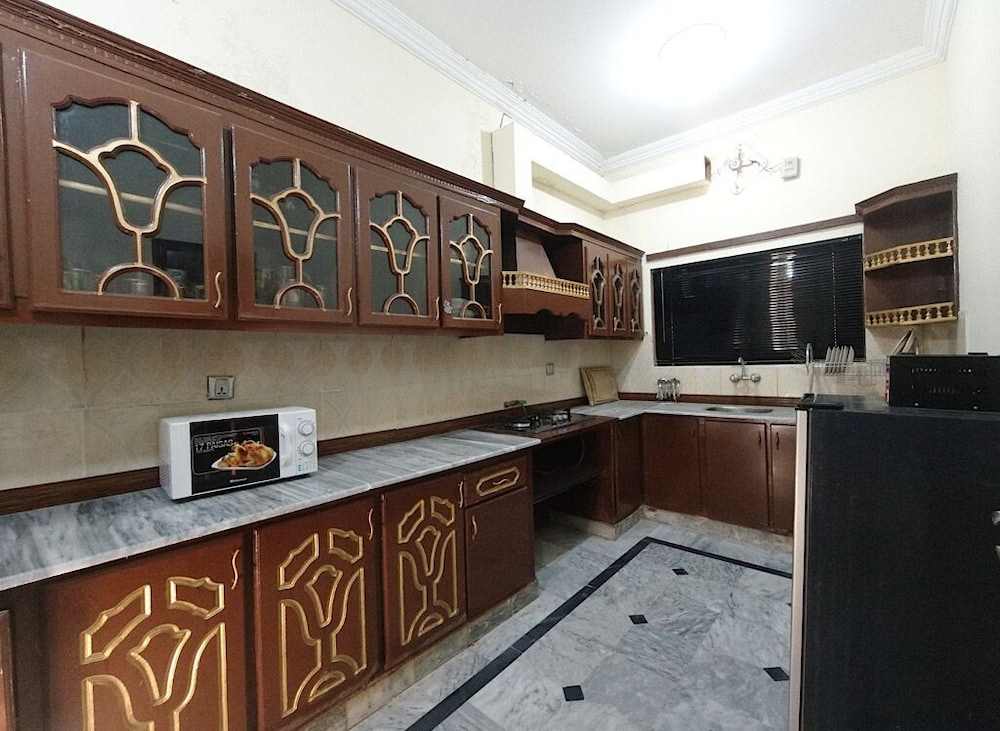 Room-room in Serene Retreat in Rawalpind