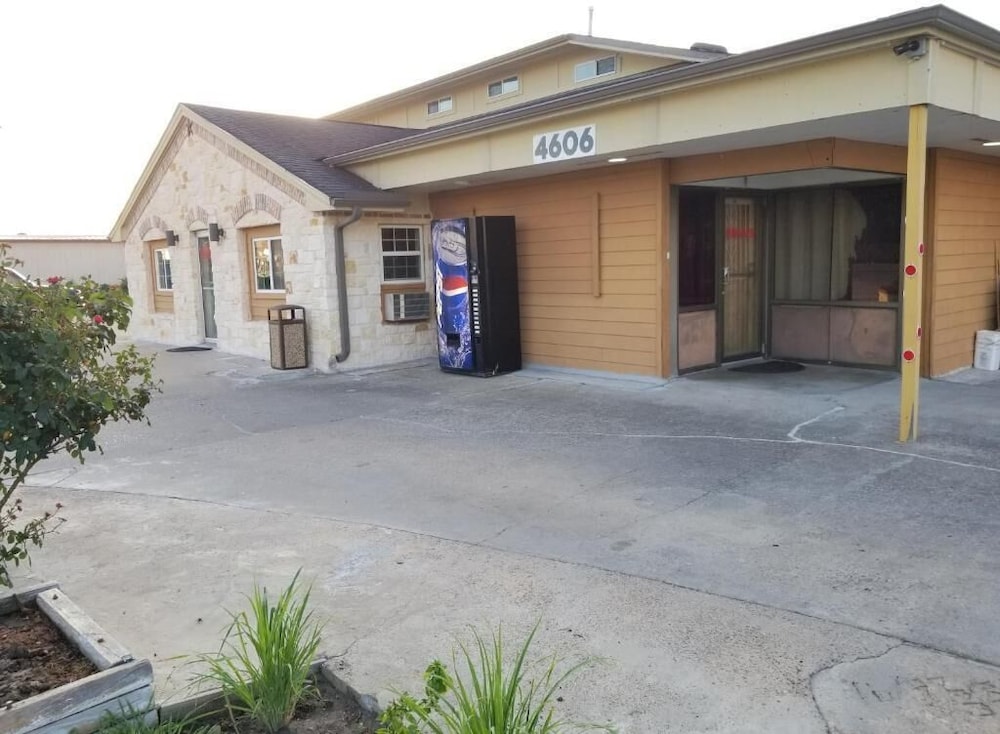 Lone Star Inn by FairBridge - Property Image 4